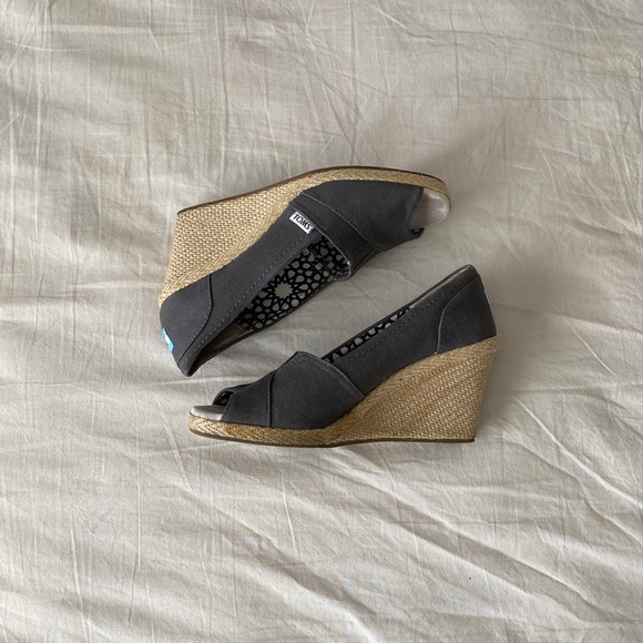 Toms calypso womens gray open toe wedge sandals heels size 8 peep toe - Picture 1 of 5